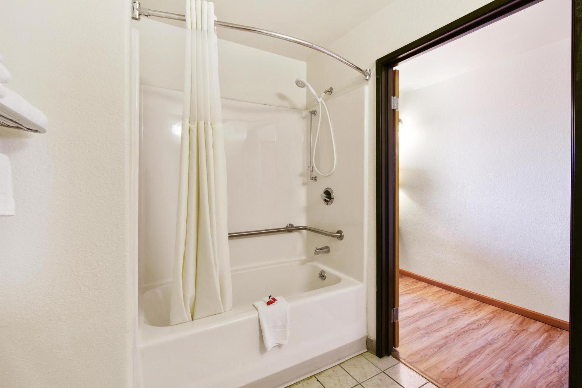 Oyo Hotel Portage I-94 Экстерьер фото