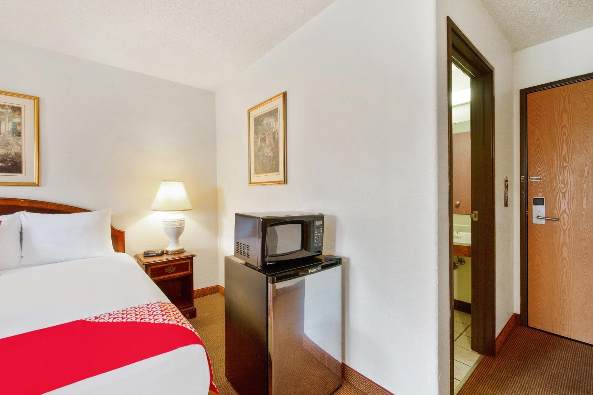Oyo Hotel Portage I-94 Экстерьер фото