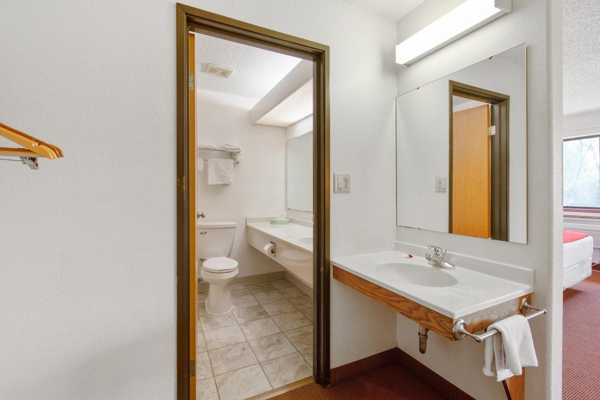 Oyo Hotel Portage I-94 Экстерьер фото